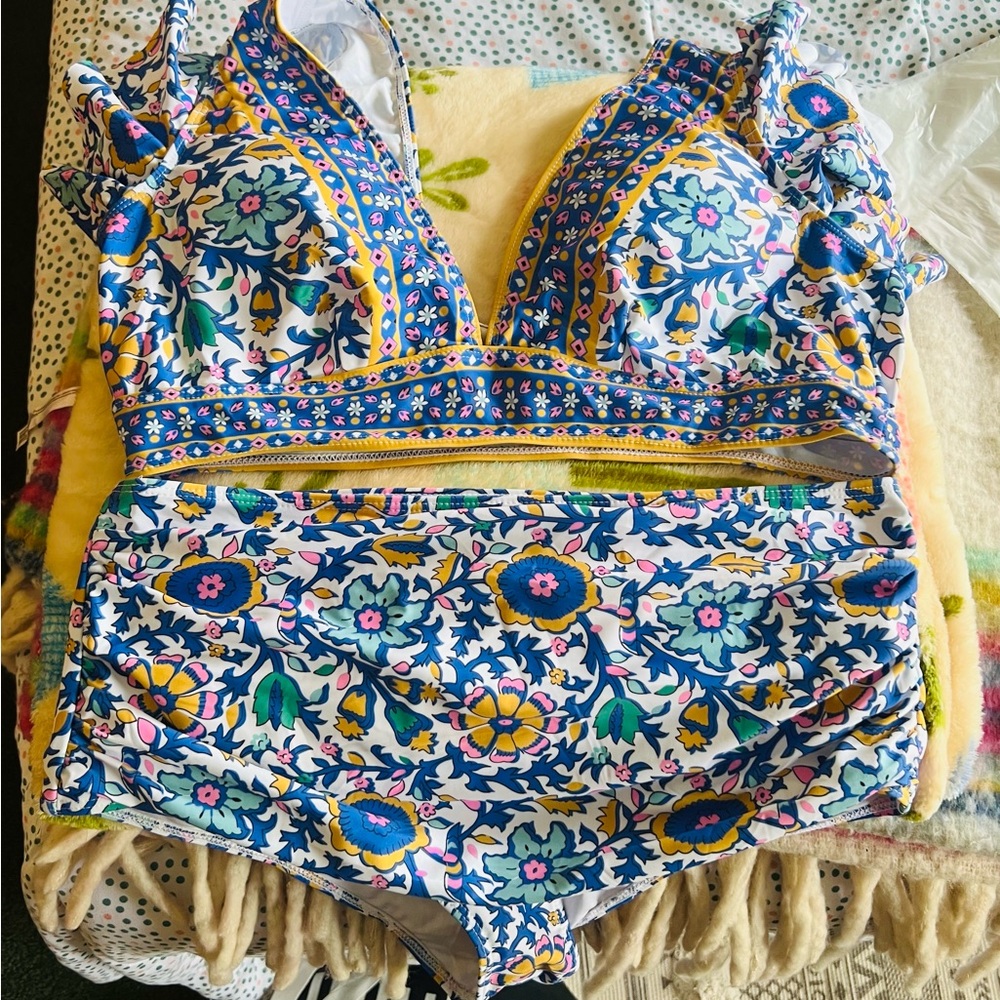 BEAND NEW NEVER WORN 2 piece swimsuit!